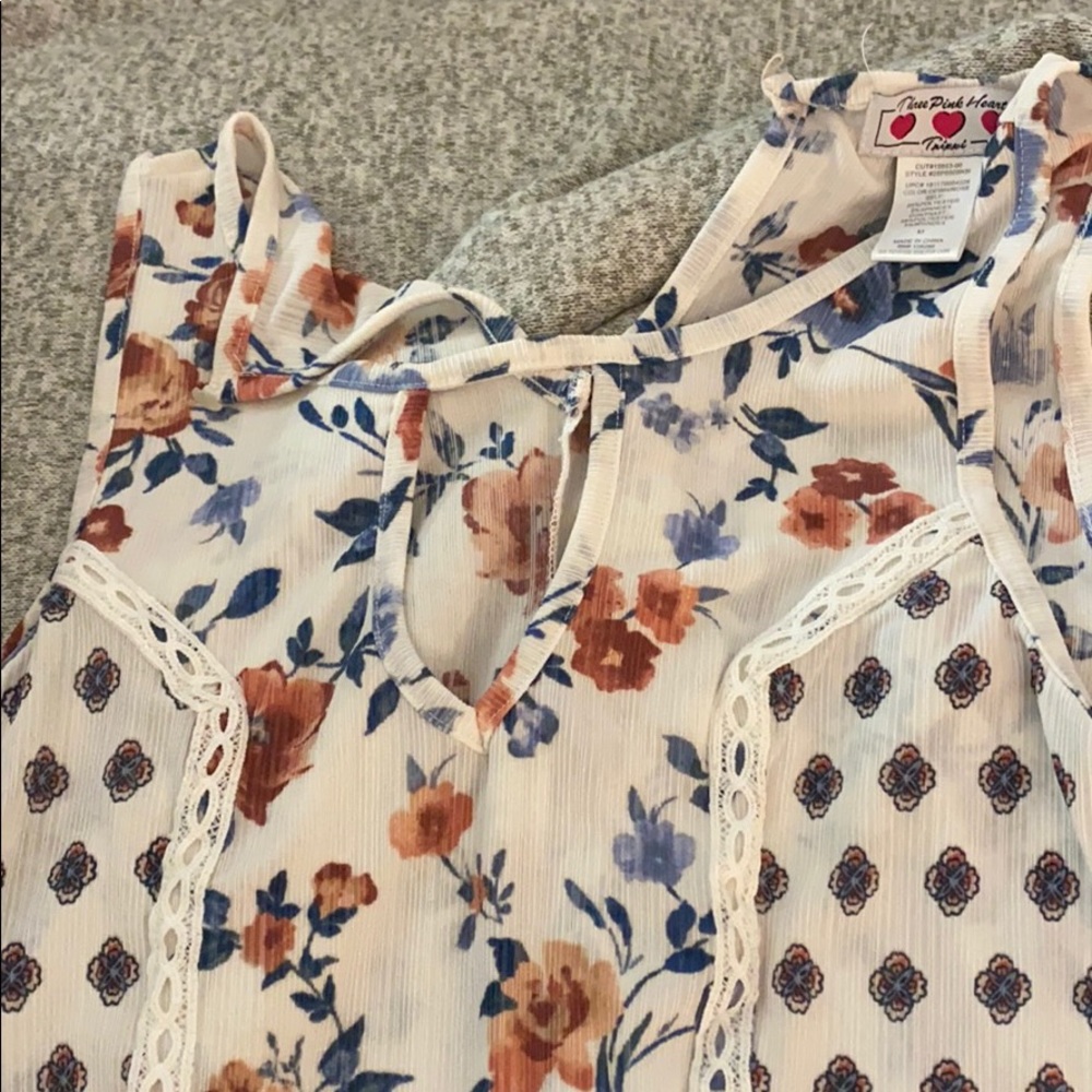 Dress with flower detail